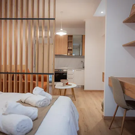 White Luxury 公寓 *